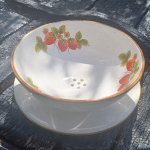 Lekbakje met aardbei schildering en schotel