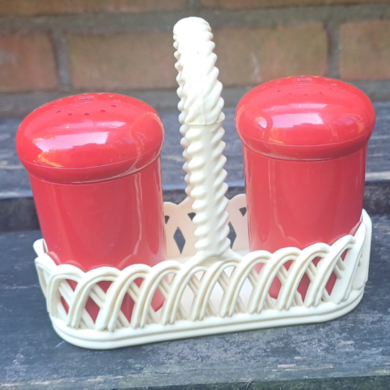 Peper stelletje Emsa met twee busjes in het rood