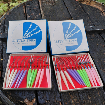 Vorkjes met gekleurde handvatjes plastic en metaal