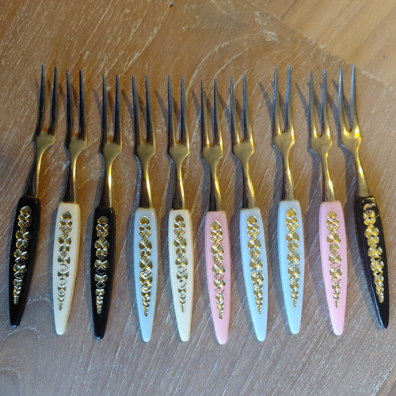 Gebaksvorkjes in kleur met goudmotief