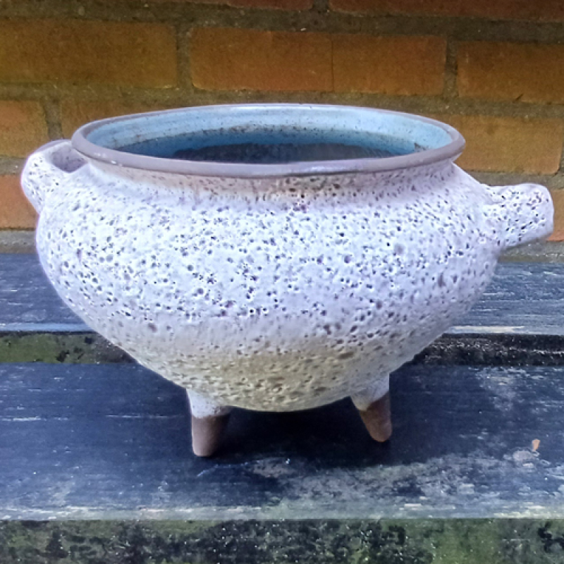 Grijs fatlava potje met pootjes