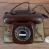 Vintage chocoladebruin telefoontoestel met draaischijf