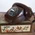 Vintage chocoladebruin telefoontoestel met draaischijf