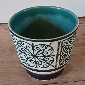 Vintage bloempot met diverse motiefjes