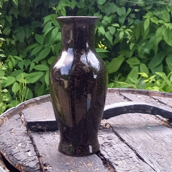 Vintage vaasje W. Germany zwart met gouden stipjes